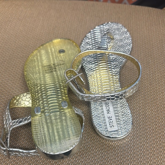 Steve Madden Metallic Textured Sandals - Picture 4 of 5
